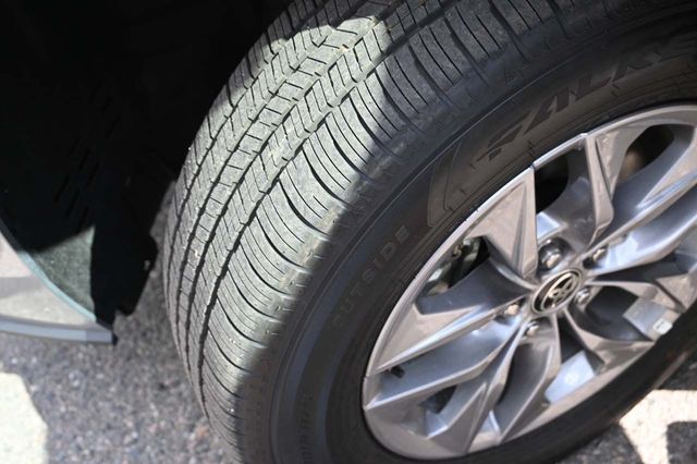 2025 Toyota Sienna LE FWD 8-Passenger - 22921911 - 10