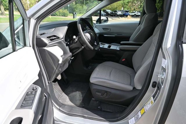 2025 Toyota Sienna LE FWD 8-Passenger - 22921911 - 12