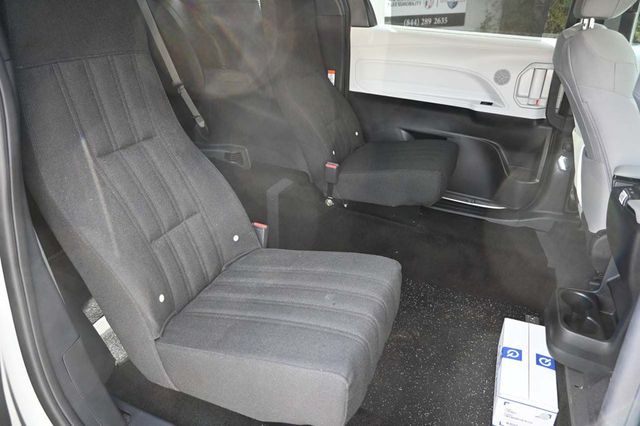 2025 Toyota Sienna LE FWD 8-Passenger - 22921911 - 16