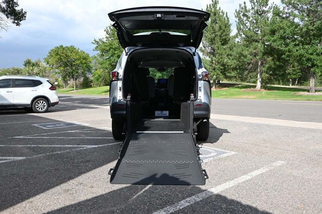 2025 Toyota Sienna LE FWD 8-Passenger - 22921911 - 17