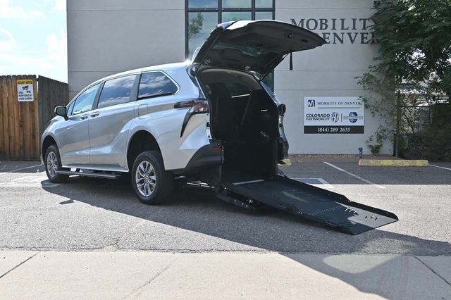 2025 Toyota Sienna LE FWD 8-Passenger - 22921911 - 1