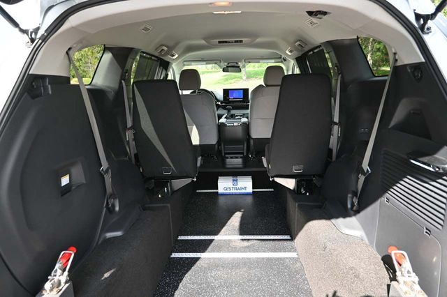 2025 Toyota Sienna LE FWD 8-Passenger - 22921911 - 19