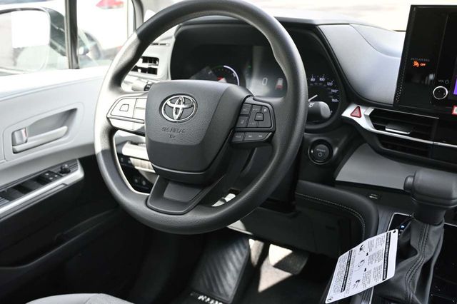 2025 Toyota Sienna LE FWD 8-Passenger - 22921911 - 22