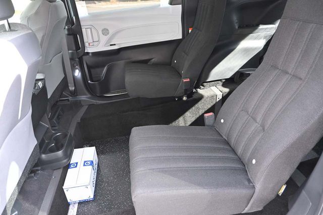 2025 Toyota Sienna LE FWD 8-Passenger - 22921911 - 23