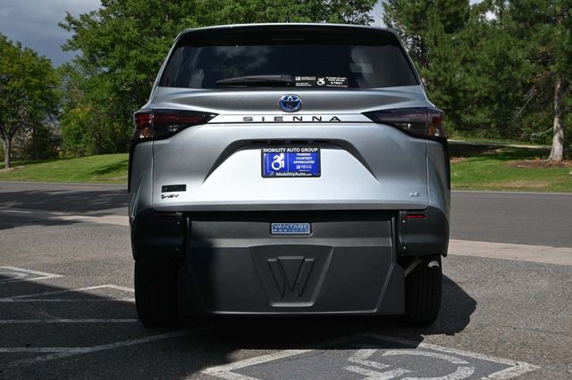 2025 Toyota Sienna LE FWD 8-Passenger - 22921911 - 6