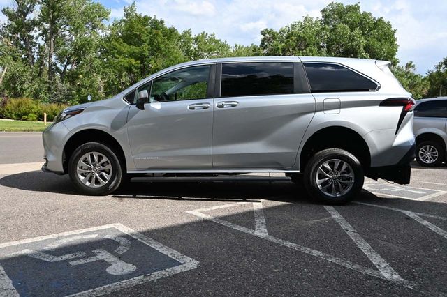 2025 Toyota Sienna LE FWD 8-Passenger - 22921911 - 8