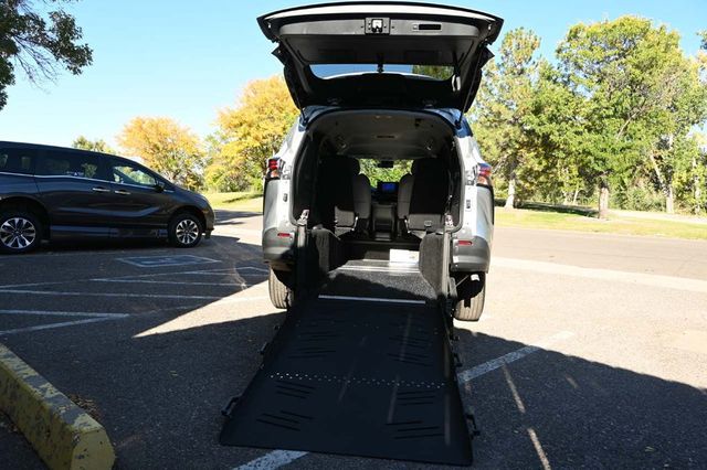 2025 Toyota Sienna LE FWD 8-Passenger - 22926996 - 17