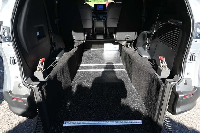 2025 Toyota Sienna LE FWD 8-Passenger - 22926996 - 18