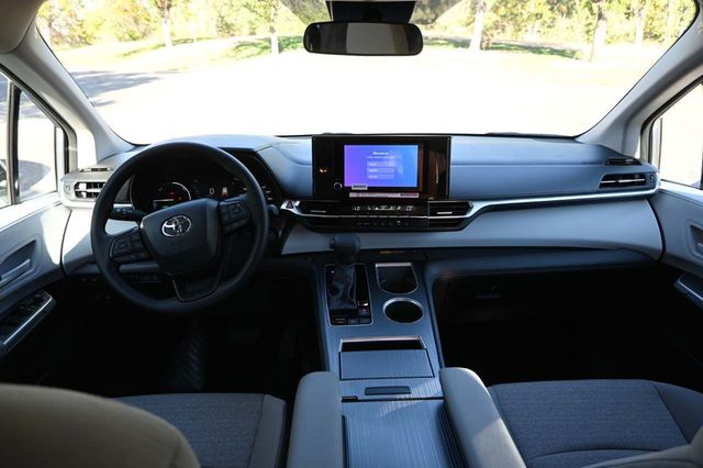 2025 Toyota Sienna LE FWD 8-Passenger - 22926996 - 20