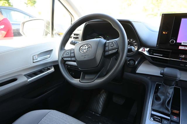 2025 Toyota Sienna LE FWD 8-Passenger - 22926996 - 22