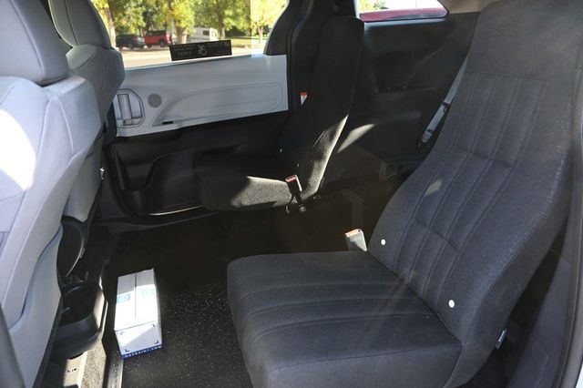 2025 Toyota Sienna LE FWD 8-Passenger - 22926996 - 24