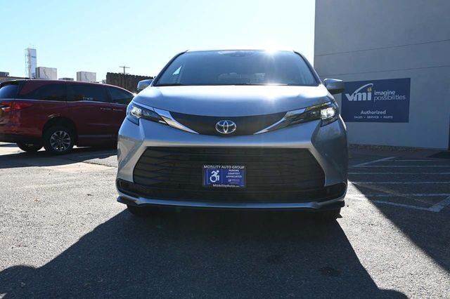 2025 Toyota Sienna LE FWD 8-Passenger - 22926996 - 3
