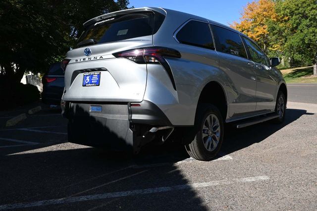 2025 Toyota Sienna LE FWD 8-Passenger - 22926996 - 5