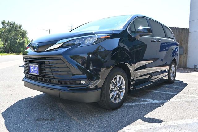 2025 Toyota Sienna XLE AWD 7-Passenger - 22911142 - 9