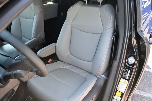 2025 Toyota Sienna XLE AWD 7-Passenger - 22911142 - 13