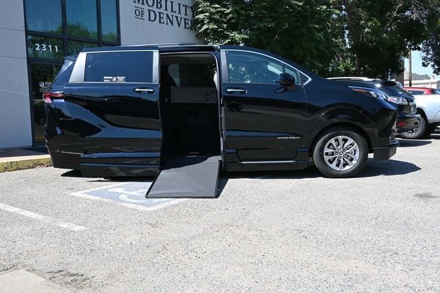 2025 Toyota Sienna XLE AWD 7-Passenger - 22911142 - 16