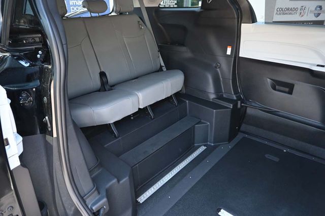 2025 Toyota Sienna XLE AWD 7-Passenger - 22911142 - 17