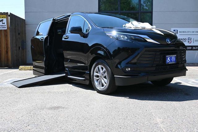 2025 Toyota Sienna XLE AWD 7-Passenger - 22911142 - 1