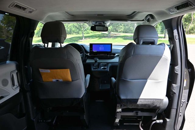 2025 Toyota Sienna XLE AWD 7-Passenger - 22911142 - 19