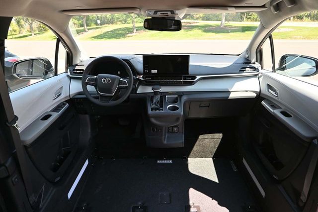2025 Toyota Sienna XLE AWD 7-Passenger - 22911142 - 20