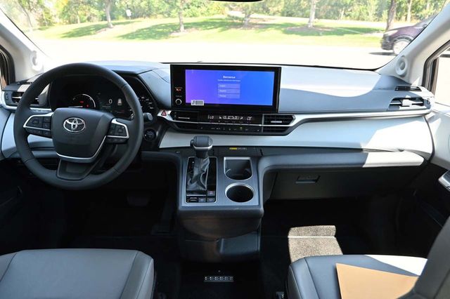2025 Toyota Sienna XLE AWD 7-Passenger - 22911142 - 21