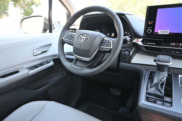 2025 Toyota Sienna XLE AWD 7-Passenger - 22911142 - 23