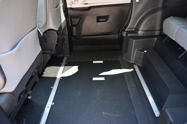 2025 Toyota Sienna XLE AWD 7-Passenger - 22911142 - 26