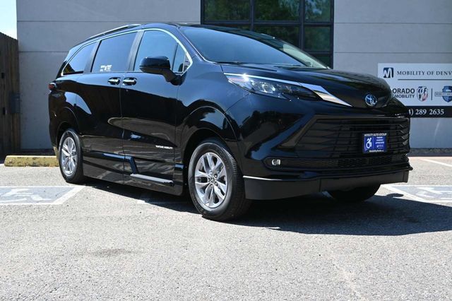 2025 Toyota Sienna XLE AWD 7-Passenger - 22911142 - 2