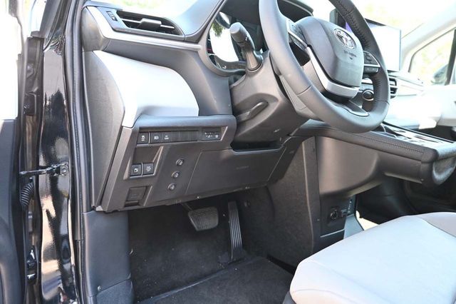 2025 Toyota Sienna XLE AWD 7-Passenger - 22911142 - 29