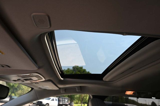 2025 Toyota Sienna XLE AWD 7-Passenger - 22911142 - 31