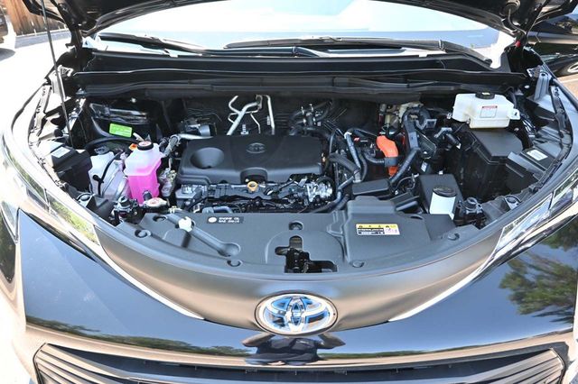 2025 Toyota Sienna XLE AWD 7-Passenger - 22911142 - 34