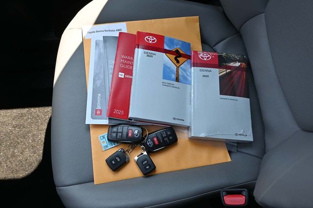 2025 Toyota Sienna XLE AWD 7-Passenger - 22911142 - 38