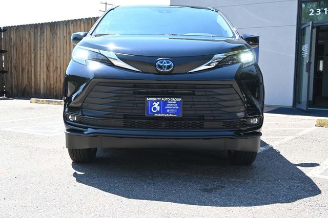 2025 Toyota Sienna XLE AWD 7-Passenger - 22911142 - 3