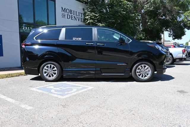 2025 Toyota Sienna XLE AWD 7-Passenger - 22911142 - 4