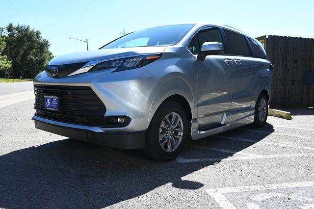 2025 Toyota Sienna XLE AWD 7-Passenger - 22921195 - 9