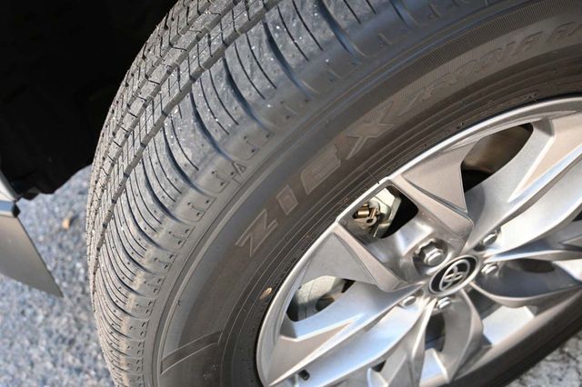 2025 Toyota Sienna XLE AWD 7-Passenger - 22921195 - 10