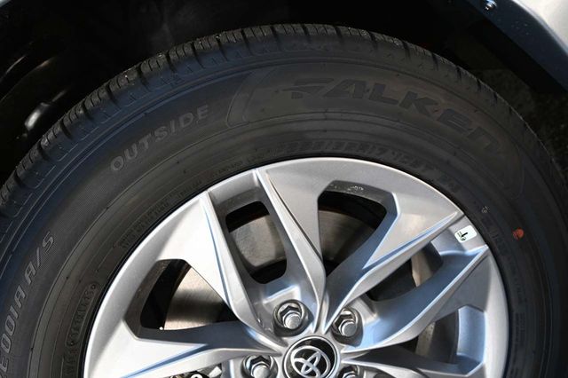 2025 Toyota Sienna XLE AWD 7-Passenger - 22921195 - 11