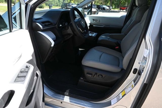 2025 Toyota Sienna XLE AWD 7-Passenger - 22921195 - 12