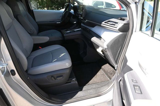 2025 Toyota Sienna XLE AWD 7-Passenger - 22921195 - 14