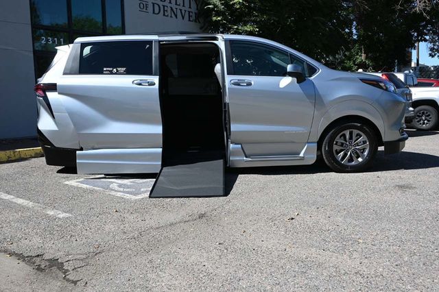 2025 Toyota Sienna XLE AWD 7-Passenger - 22921195 - 16