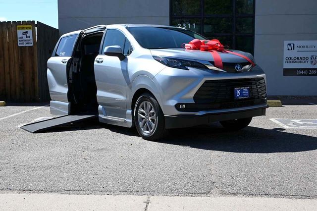 2025 Toyota Sienna XLE AWD 7-Passenger - 22921195 - 1