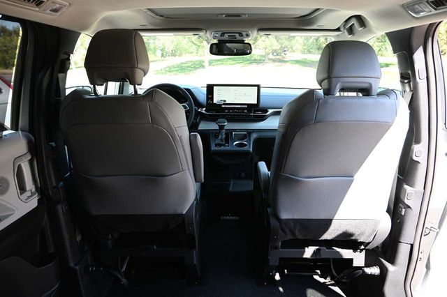 2025 Toyota Sienna XLE AWD 7-Passenger - 22921195 - 19