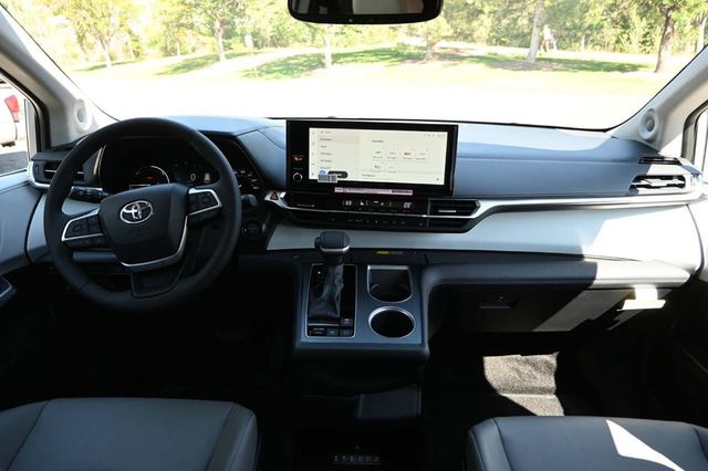 2025 Toyota Sienna XLE AWD 7-Passenger - 22921195 - 21