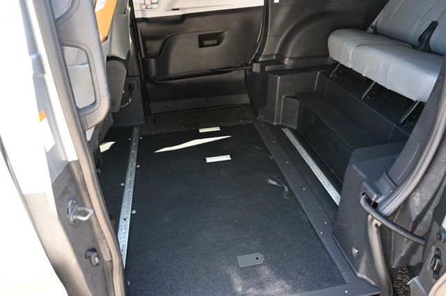 2025 Toyota Sienna XLE AWD 7-Passenger - 22921195 - 26