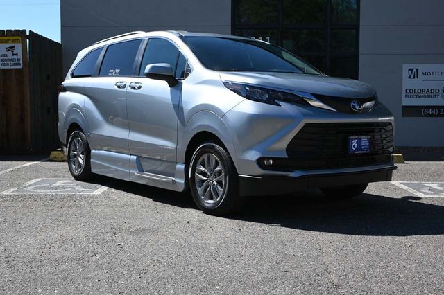 2025 Toyota Sienna XLE AWD 7-Passenger - 22921195 - 2