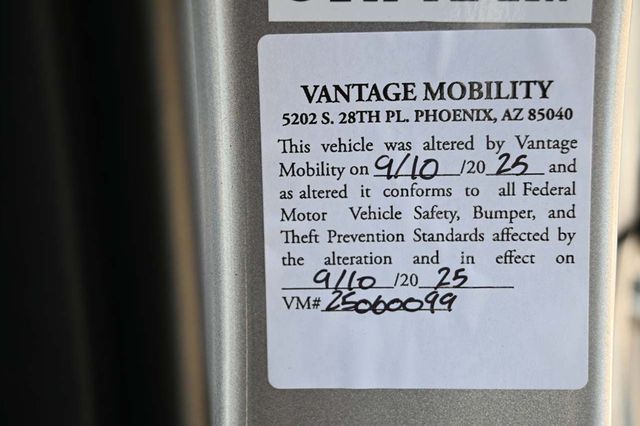 2025 Toyota Sienna XLE AWD 7-Passenger - 22921195 - 33