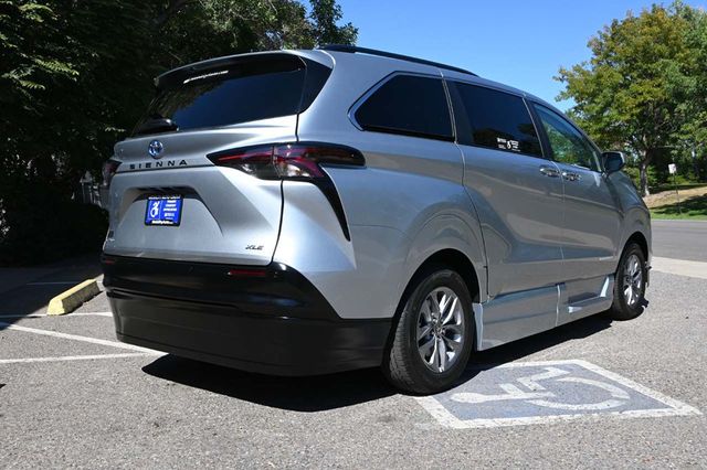 2025 Toyota Sienna XLE AWD 7-Passenger - 22921195 - 5