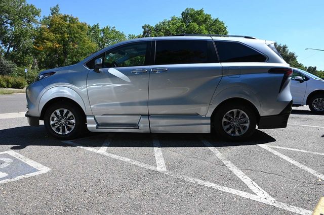 2025 Toyota Sienna XLE AWD 7-Passenger - 22921195 - 8