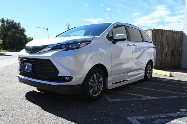 2025 Toyota Sienna XLE AWD 7-Passenger - 22926367 - 9