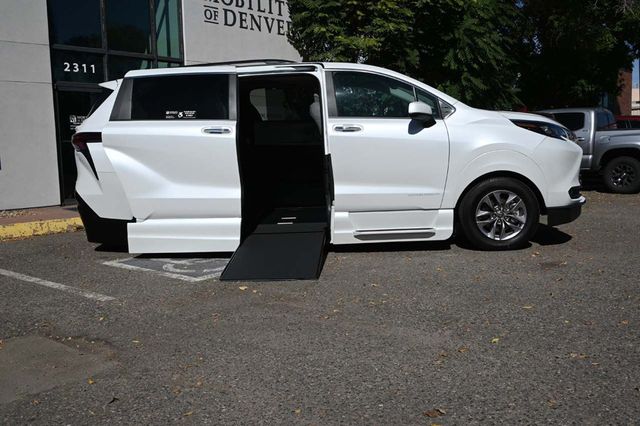 2025 Toyota Sienna XLE AWD 7-Passenger - 22926367 - 16